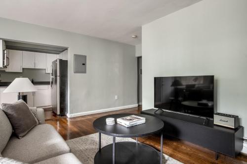 Brookline 2br w public wd nr Fenway groceries BOS-909 in Brookline, USA
