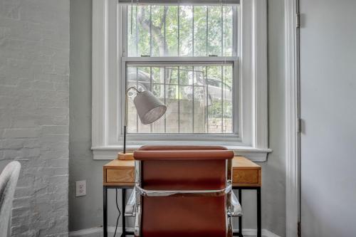 Brookline 2br w public wd nr Fenway groceries BOS-909 in Brookline, USA