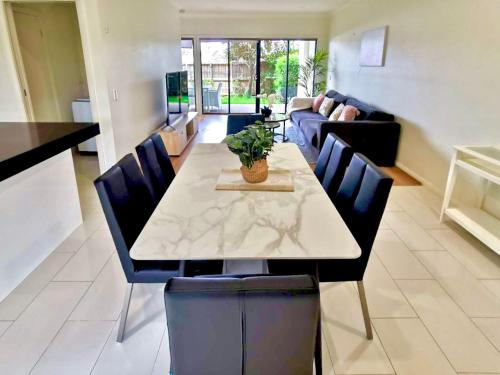 Adorable 3 Br townhouse with wifi & parking photo 3