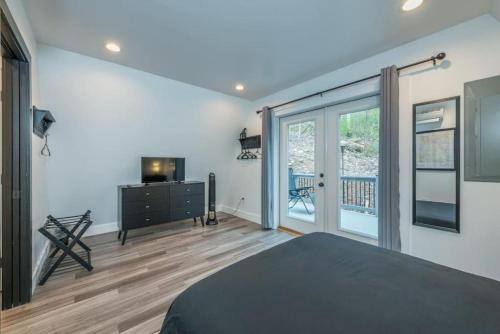 Spacious A-Frame! 15 min. From Downtown Asheville! in Swannanoa, USA