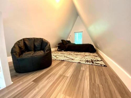 Spacious A-Frame! 15 min. From Downtown Asheville! in Swannanoa, USA
