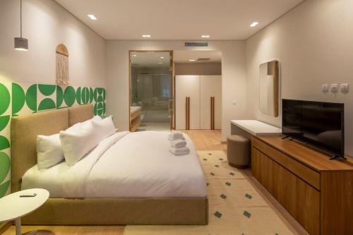 Lourina at West Golf Extension