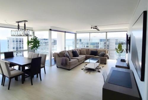 Luxury Beach-Front High-Rise Apartment in San Diego, USA