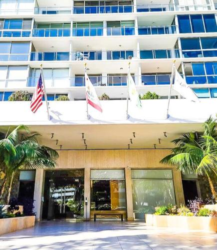 Luxury Beach-Front High-Rise Apartment in San Diego, USA