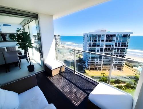Luxury Beach-Front High-Rise Apartment in San Diego, USA