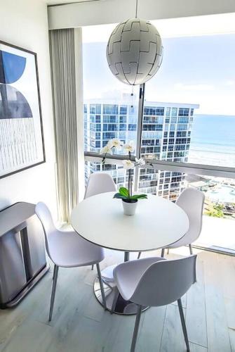 Luxury Beach-Front High-Rise Apartment in San Diego, USA