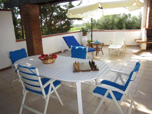 2 bedrooms, 4 beds