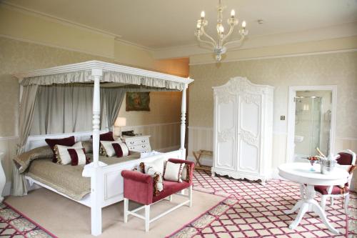 Four Poster Room