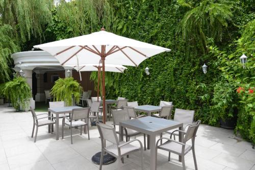 Swimming pool, The Beverly Hotel Pattaya in South Pattaya