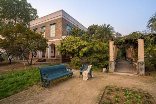 LohonoStays Library Sadhrana Bagh