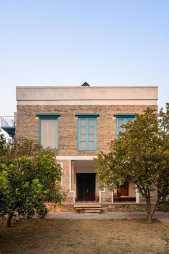 LohonoStays Library Sadhrana Bagh