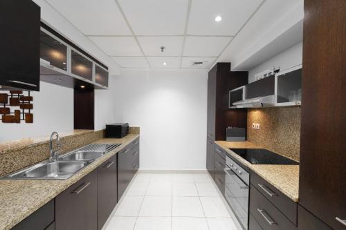 Maison Privee - Dreamy Apt with Jaw-Dropping Marina Views, Dubái (foto 8)