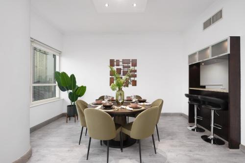 Maison Privee - Dreamy Apt with Jaw-Dropping Marina Views, Dubái (foto 7)