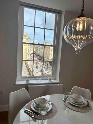 Haus of Sulis, City Centre Apartment with Lift Access, Bath (photo 2)