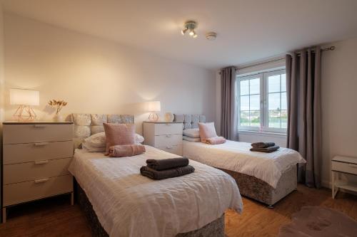 Mackie Residence - 3 Bed Apartment with parking