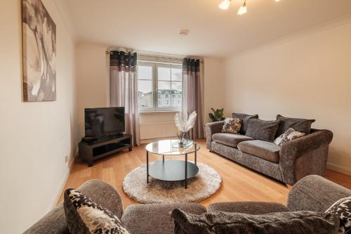 Mackie Residence - 3 Bed Apartment with parking