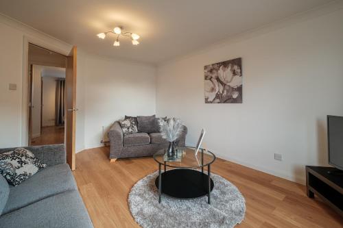 Mackie Residence - 3 Bed Apartment with parking