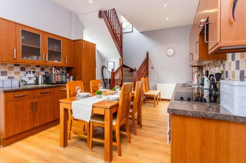 Newly Refurbished House with Free Street Parking