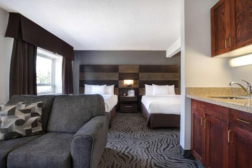 Deluxe Queen Room with Two Queen Beds - Non-Smoking room in Days Inn by Wyndham Calgary South