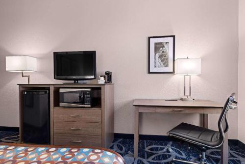 Baymont by Wyndham Waterloo - image 8