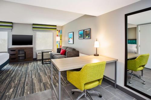 King Studio Suite - Non-Smoking room in Hampton Inn & Suites Cape Coral/Fort Myers Area