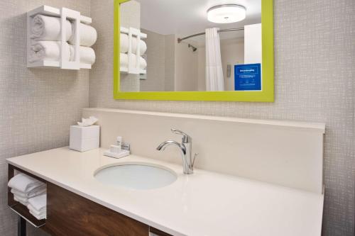 Hampton Inn & Suites Cape Coral / Fort Myers - image 7