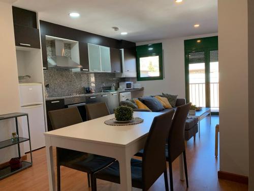 ApartaMonti Dúplex (ApartaMonti Duplex) in Szent Quirze de Besora