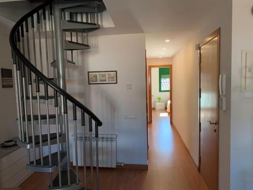 ApartaMonti Dúplex (ApartaMonti Duplex) in Szent Quirze de Besora