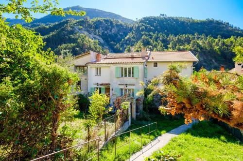 Jolie maison Lucéram gîte à louer Granges de Remonando