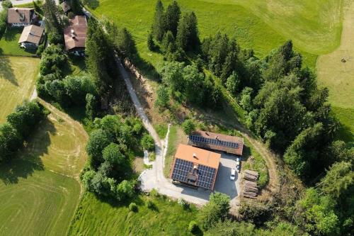 großes Berg-Chalet in der Natur