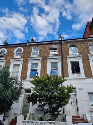 Spacious & Renovated 1-Bed Garden Flat in London