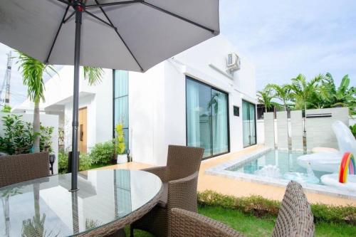 Phirom pool villa pattaya