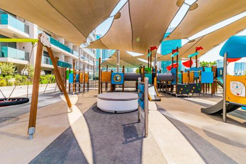 Chic Studio with Balcony 5 Mins walk to Dubai Mall, Dubai (Foto 10)