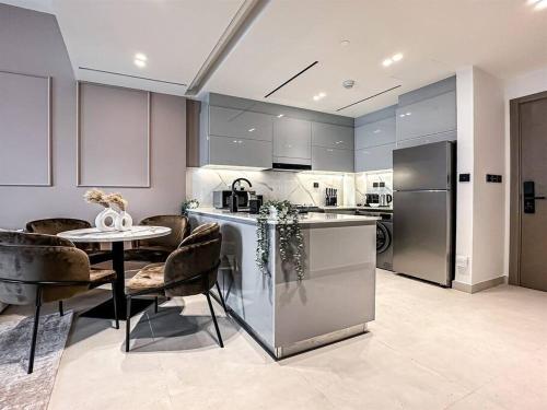 Trophy Amazing Burj Khalifa Views from This Stylish Condo, Dubái (foto 5)
