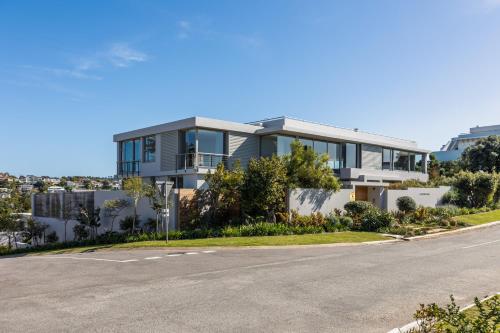 Luxury Beachy Head Villa 150m from the beach