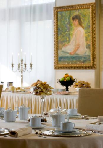 Mini Palace Hotel - image 7