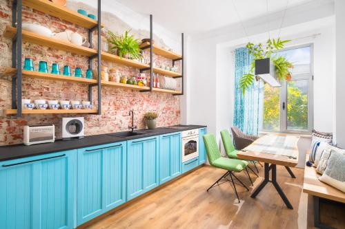 Alexandra's City Center Apartment II, Sofie