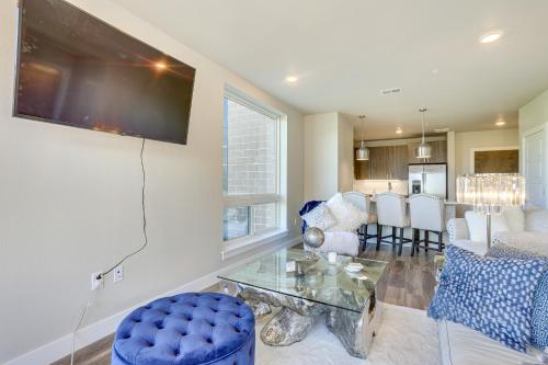 Castle Rock Condo - Walk to Dining and Shopping! in Castle Rock, USA