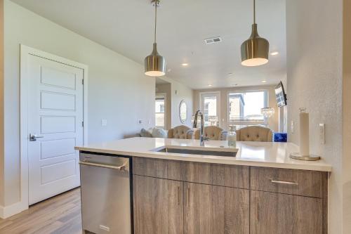 Castle Rock Condo - Walk to Dining and Shopping! in Castle Rock, USA