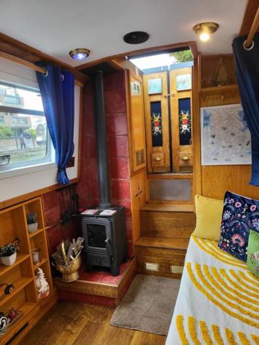 Cosy Canal Boat in Little Venice for Family & Friends, Londra (foto 6)