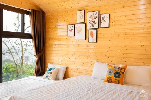 Family Room with Mountain View image 6