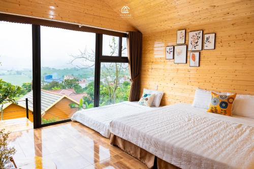Family Room with Mountain View image 1