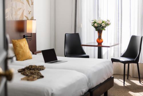 Superior Double Room image 4