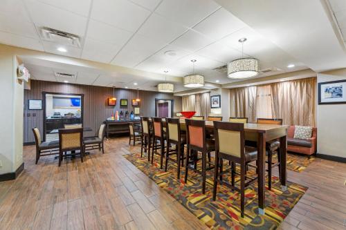 Hampton Inn Richfield - image 10