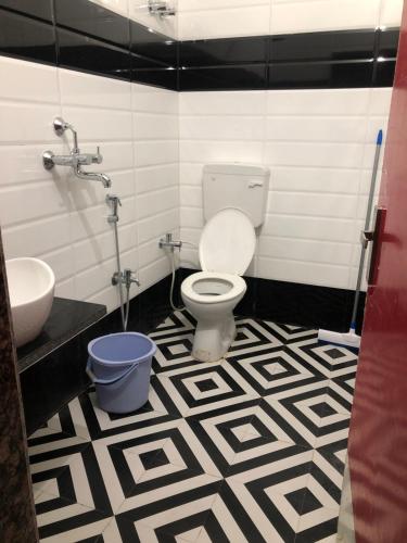 Deluxe King Room image 7