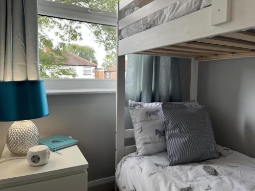 Modern 3-bed stay-away-home sleeps 6 nr Manchester