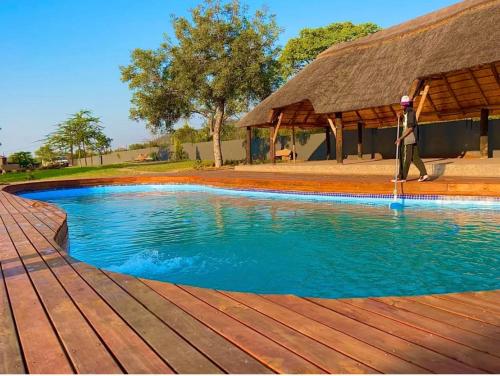 สระว่ายน้ำ, CyC Guest Lodge in คียานี