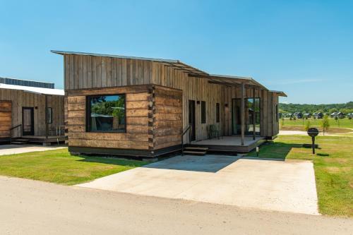 A szálláshely kívülről, Camp Fimfo Waco in Bellmead