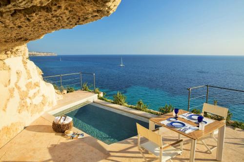 Habitación Doble Deluxe con vistas al mar Cap Rocat, a Small Luxury Hotel of the World 4