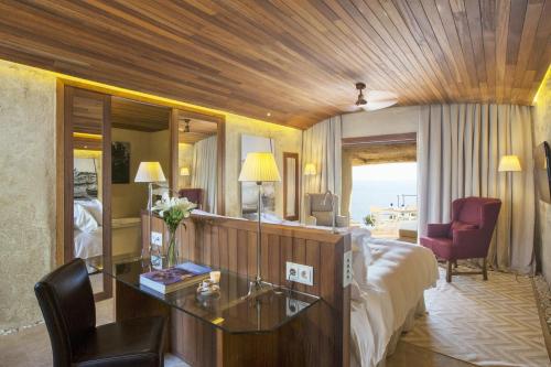 Habitación Doble Deluxe con vistas al mar Cap Rocat, a Small Luxury Hotel of the World 18